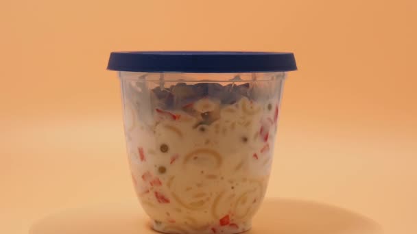 Vegetarian Pasta Salad Plastic Jar Orange Background Pasta Salad Close — Stockvideo