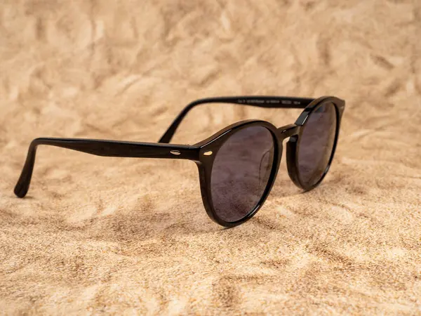 Stylish Sunglasses Sunglasses Dark Frame Sandy Background Close — Stock Fotó
