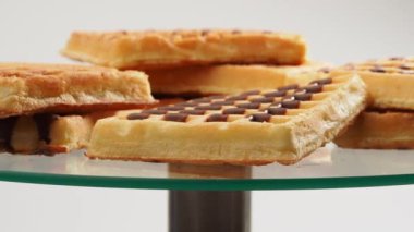 Dönüşümlü çikolatalı waffle. Çikolatalı waffle. Yakın plan..