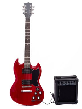 Kırmızı elektro gitar ve klasik amplifikatör. Müzik aleti gitarı. Yakın plan..