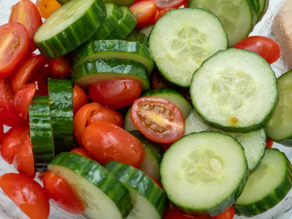 Pepinos Picados Tomates Salada Com Pepinos Tomates Close — Fotografia de Stock