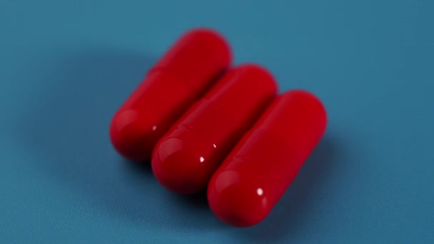 Κόκκινες Περιστρεφόμενες Ιατρικές Κάψουλες Φάρμακα Κοντινό Πλάνο — Αρχείο Βίντεο