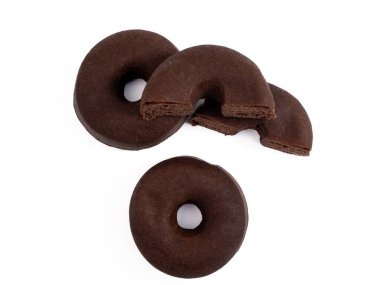 Siyah vejetaryen çöreği beyaz arka planda izole edilmiş. Yakın plan..