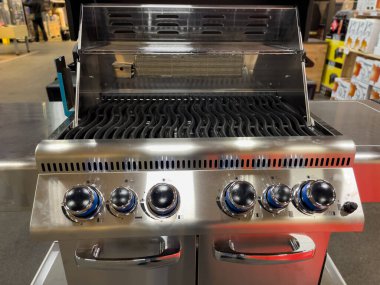 Paslanmaz çelik gaz ızgara kontrolleri. Modern gaz ızgarası. Yakın plan..