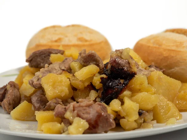Ein Gericht Aus Bratkartoffeln Mit Fleisch Auf Einem Teller Leckeres — Stockfoto