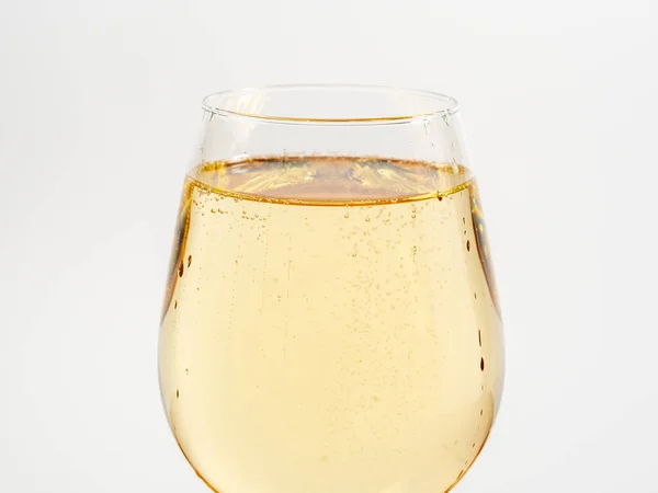 Een Glas Witte Wijn Een Lichte Achtergrond Een Glas Droge — Stockfoto