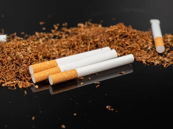 Καπνός Και Ταμπακιέρες Τσιγάρα Και Καπνός Κοντινό Πλάνο Καπνού — Φωτογραφία Αρχείου
