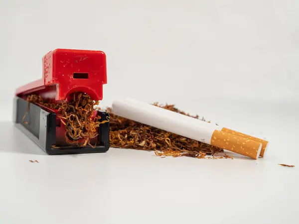 Καπνός Και Μηχανή Πλήρωσης Τσιγάρα Και Καπνός Κοντινό Πλάνο Καπνού — Φωτογραφία Αρχείου