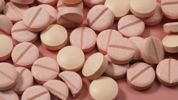Roze Pillen Een Stethoscoop Een Roze Achtergrond Medische Tabletten Pillen — Stockvideo
