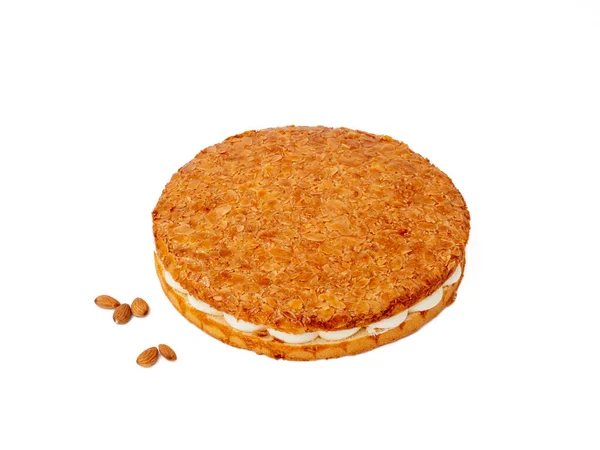 蜂刺蛋糕 薄饼加奶油馅 杏仁脆 白色背景的杏仁蛋糕 — 图库照片