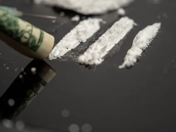 Шприц Инъекций Кокаина Черном Фоне Наркотики Деньги — стоковое фото