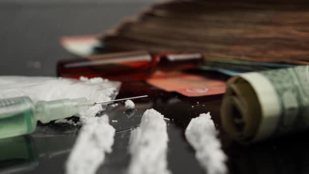 Seringa Para Injeção Cocaína Sobre Fundo Preto Drogas Dinheiro — Vídeo de Stock