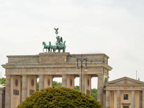 Brandenburgi Kapu Berlinben Németország Mérföldköve Brandenburgi Kapu Közelsége — Stock Fotó