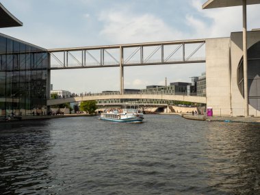 Berlin, Almanya - 21 Mayıs 2023 Berlin İş Merkezi 'nde. BERLİN, Almanya - 21 MAYIS 2023