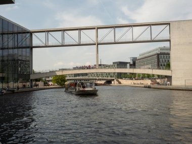 Berlin, Almanya - 21 Mayıs 2023 Berlin İş Merkezi 'nde. BERLİN, Almanya - 21 MAYIS 2023
