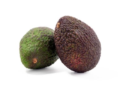 Avokado beyaz arka planda izole edildi. Olgun avokado.