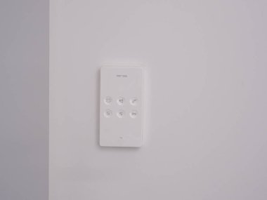 Duvardaki dairede dahili telefon var. Dahili iletişim yakın plan.