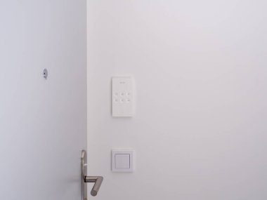 Duvardaki dairede dahili telefon var. Dahili iletişim yakın plan.