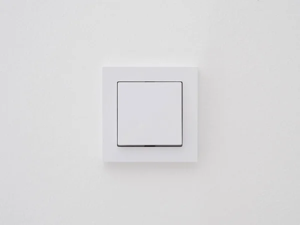 壁の近代的な光スイッチ ヨーロッパのライトスイッチ — ストック写真