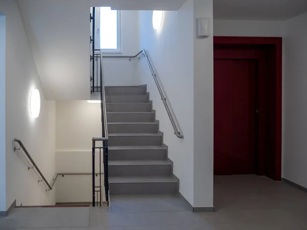 Escadaria Edifício Vários Andares Prédio Europeu Apartamentos — Fotografia de Stock