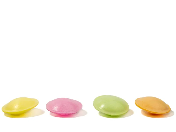 Dulces Caramelos Forma Ovni Diferentes Colores Sobre Fondo Blanco Platillos — Foto de Stock