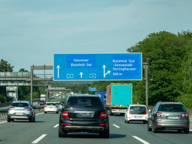 Otoyollar trafik ile doludur. Avrupa otoyolu.