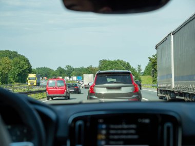 Otoyollar trafik ile doludur. Avrupa otoyolu.