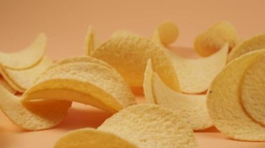 Lezzetli patates cipsi. Patates cipsi yakın..