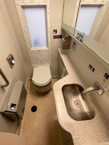 화장실 독일열차에 화장실 — 스톡 사진