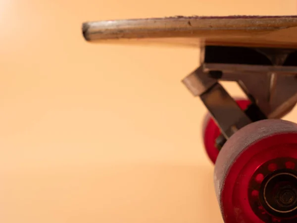 Σκέιτμπορντ Πορτοκαλί Φόντο Skateboard Κοντά — Φωτογραφία Αρχείου