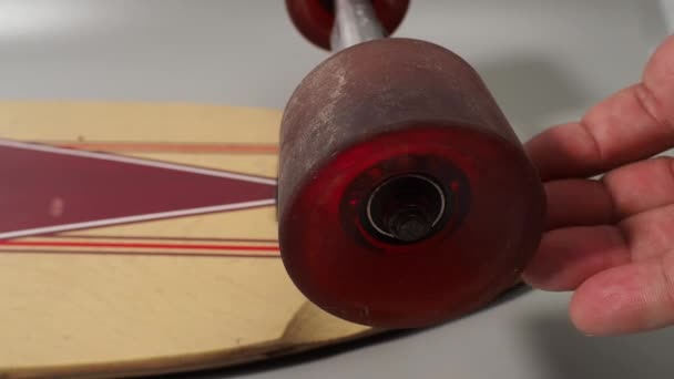 Skateboard Šedém Pozadí Uzavření Skateboardu — Stock video