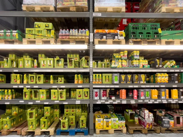 Берлин Германия Июля 2023 Года Отдел Напитков Супермаркете Напитки Разных — стоковое фото