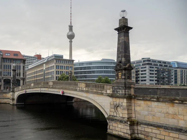 Ősi Híd Egy Európai Város Központjában Híd Városi Parkban — Stock Fotó