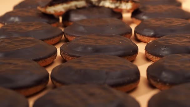 Koyu Çikolata Portakal Reçelli Kurabiyeler Kamera Kurabiyelere Yakınlaş — Stok video