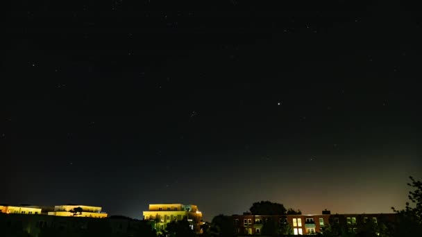 Cielo Nocturno Estrellado Sobre Las Casas Cielo Estrellado Sobre Ciudad — Vídeos de Stock