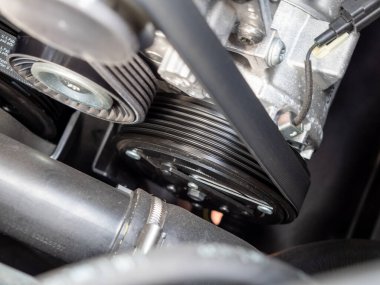 Modern bir arabanın motoru yakın plan. Modern bir arabanın motoru..