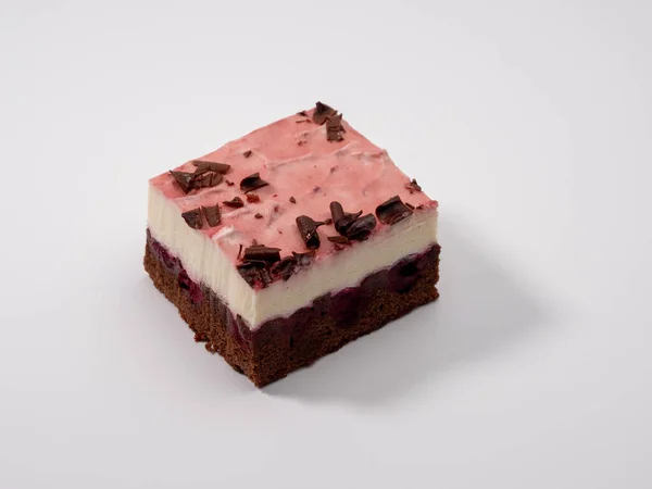 배경에 초콜릿과 케이크 체리와 초콜릿 케이크 — 스톡 사진