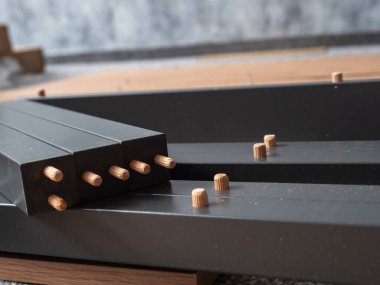 Yeni mobilyalar montajı. Mobilya montajı için yedek parça.