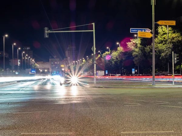Widok Nocne Ulice Berlina Lekkie Szlaki Pozostawione Przez Samochody Nocne — Zdjęcie stockowe