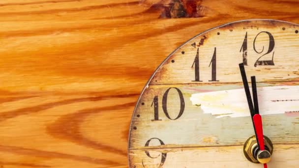 Reloj Time Lapse Sobre Fondo Madera Movimiento Cámara Reloj Sobre — Vídeo de stock
