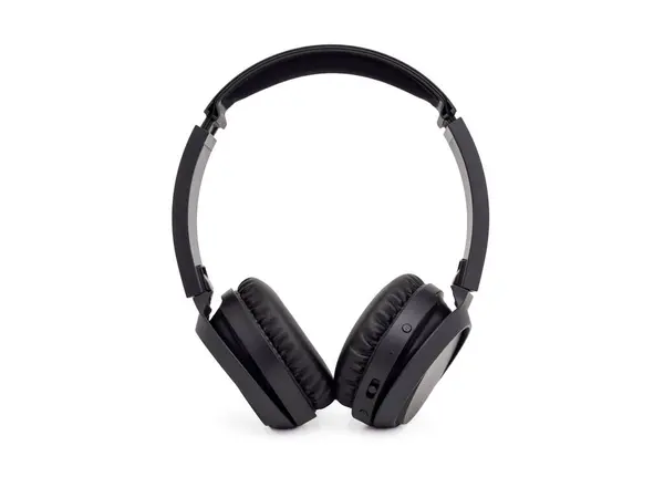 Beyaz arka planda izole edilmiş siyah kablosuz kulaklıklar. Kablosuz kulaklıklar. Yakın plan..