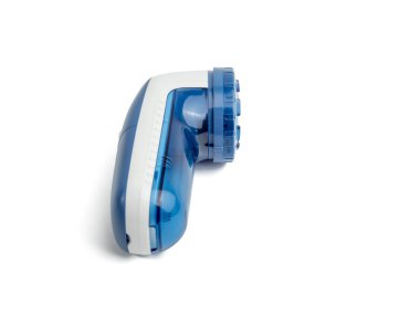 Granülleri kesmek ve kumaştan pamuk çıkarmak için bir makine. Pamuk ve granülleri kumaştan çıkarmak için özel bir aygıt.