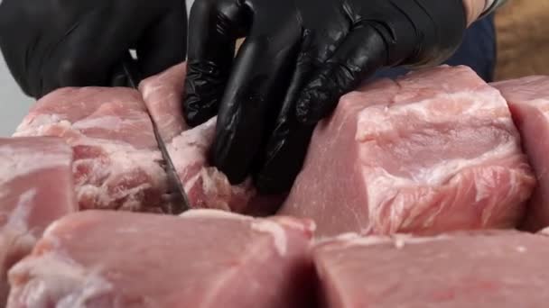 Butcher Cuts Carcass Meat Close Knife Cutting Piece Raw Meat — Stock Video
