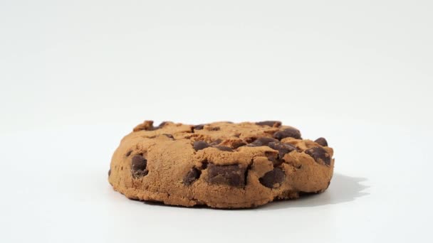 Oatmeal Chocolate Chip Cookies Roterar Vit Bakgrund Klassiska Havrekakor Med — Stockvideo