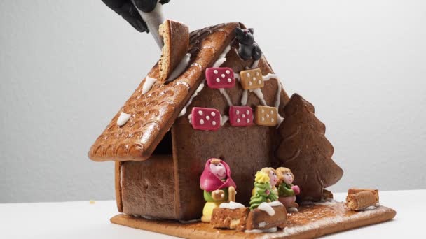 Weihnachten Lebkuchen Der Form Eines Hauses Lebkuchenhaus Vor Weihnachten Mit — Stockvideo