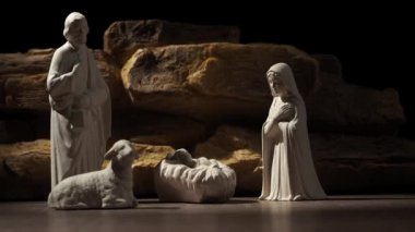 Heykeller İsa 'nın doğumu. Kapalı heykeller.