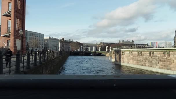 Берлін Німеччина Лютого 2024 Року Річка Центрі Берліна Горизонті Видно — стокове відео