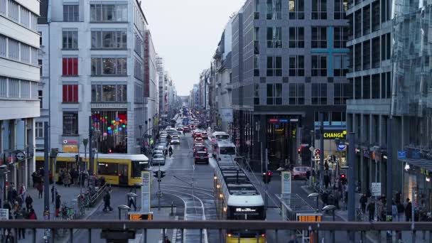 Berlin Tyskland Februari 2024 Utsikt Över Friedrichstrasse Berlin Folkets Gata — Stockvideo
