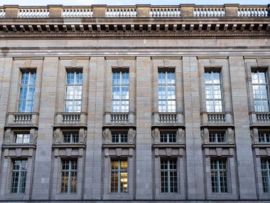 Avrupa 'daki antik binaların cepheleri. Eski binaların dokusu.