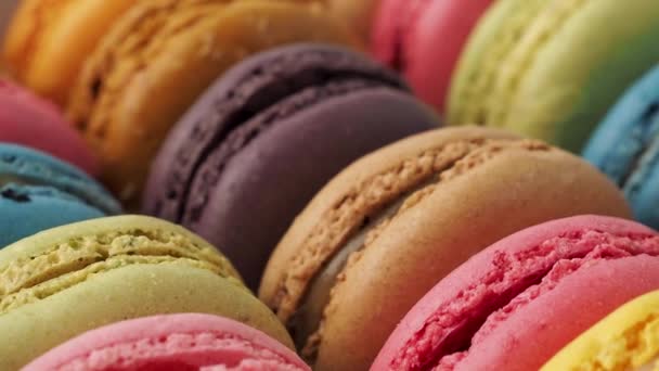 Roterende Kleurrijke Franse Macarons Franse Makarons Close — Stockvideo